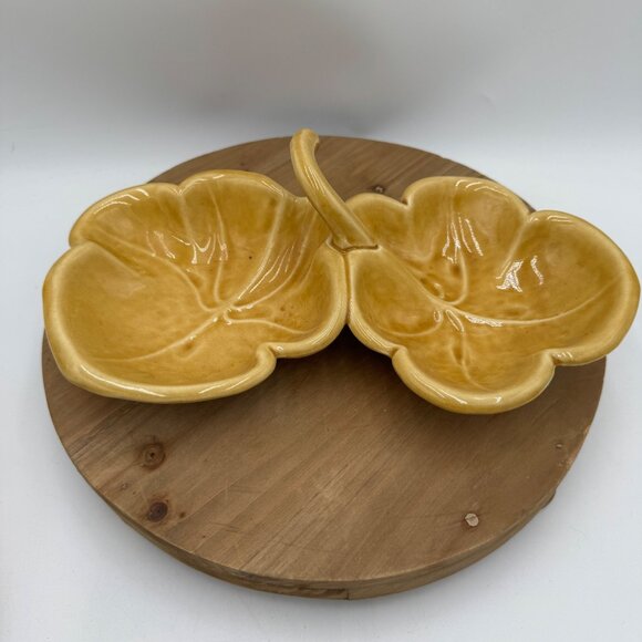 Vtg. MCM Belmar #852 California Pottery Gold Divided Leaf Nut/Candy Dish Yellow - Picture 1 of 9